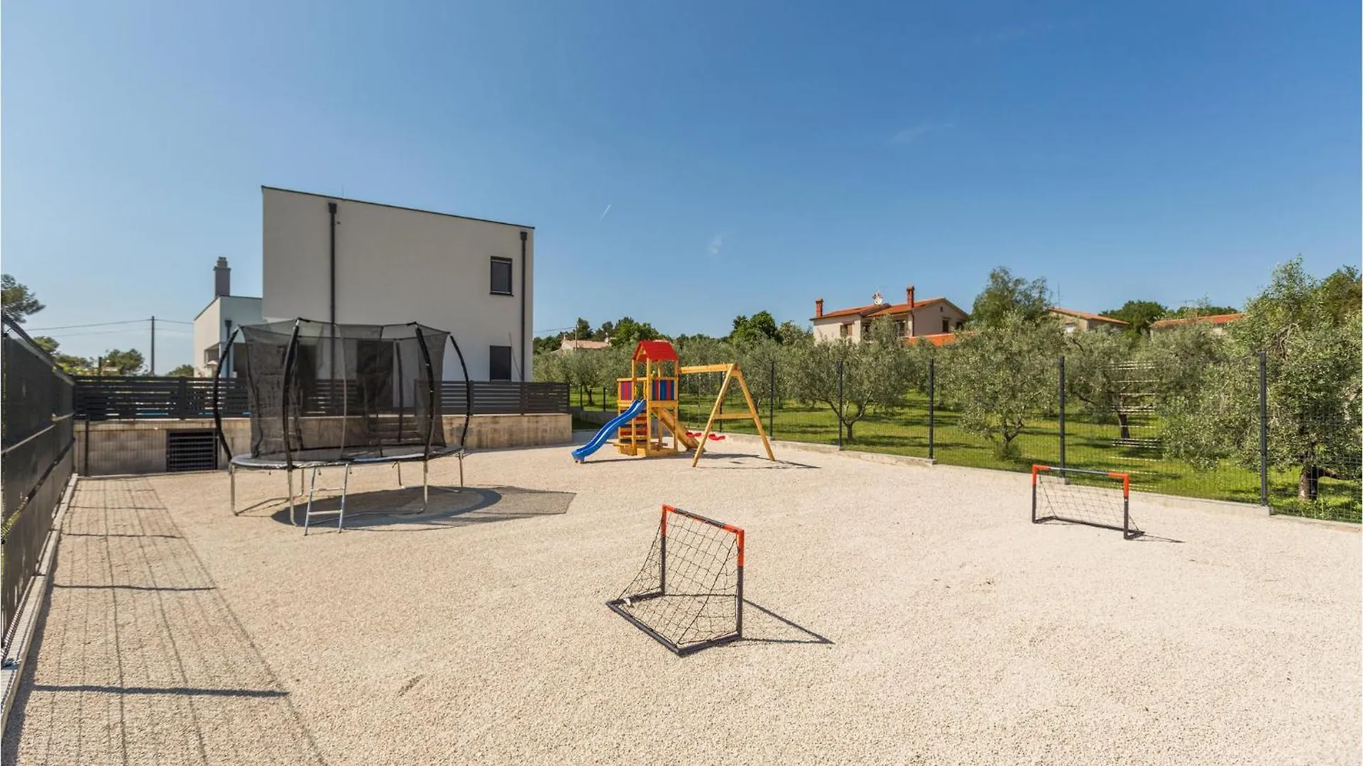 3 Bedroom Cozy Home In Pula